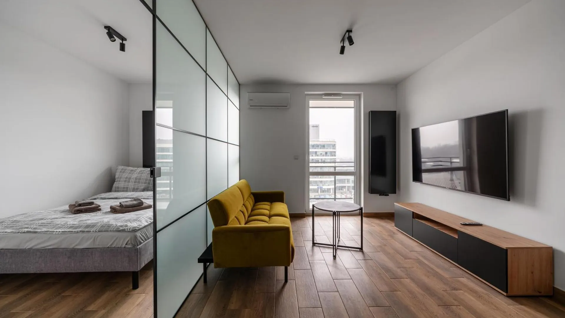 Nowy Komfortowy Apartament Warszawa Wiktoryn 6A, Tv Smart, 72