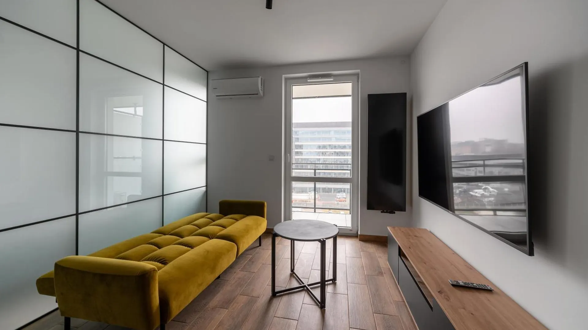 Nowy Komfortowy Apartament Warszawa Wiktoryn 6A, Tv Smart, 72