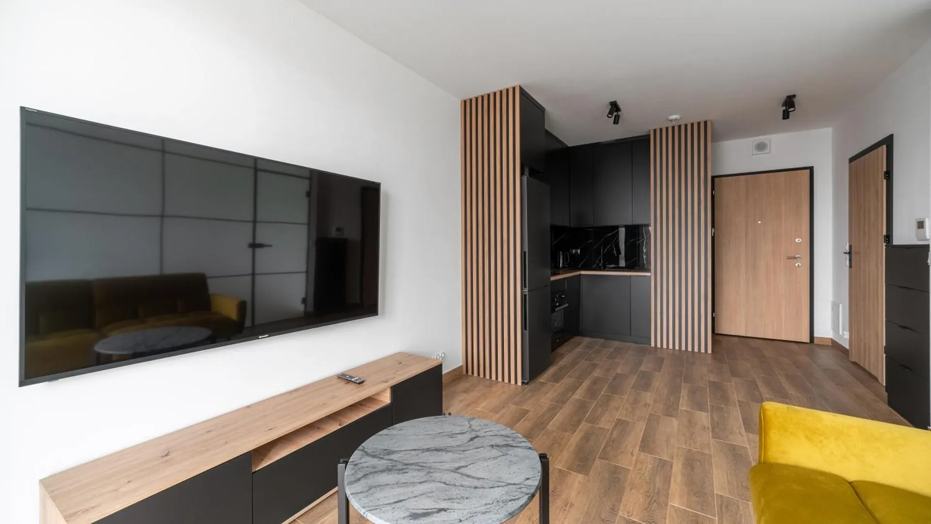 Apartment Nowy Komfortowy Apartament Warszawa Wiktoryn 6A, Tv Smart, 72